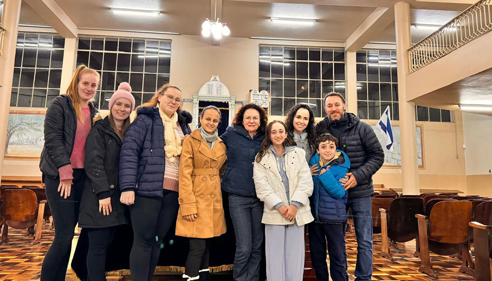 Alunas de psicologia visitam a Sinagoga para conhecer mais sobre a cultura e a religião judaica